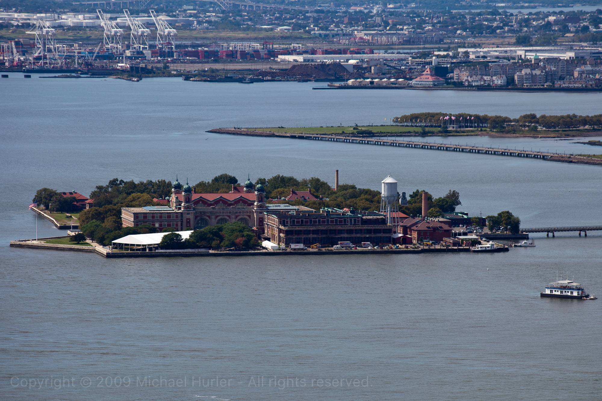 14.09.2009, New York und Chicago, Impressionen vom Dach des 2 World Financial Center - Ellis Island