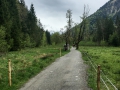 16.05.2016, Oberstdorf Weg zum historischen Dorf Gerstruben